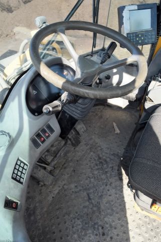 563334-38 Wheel loader Volvo L180E -05 incl. bucket