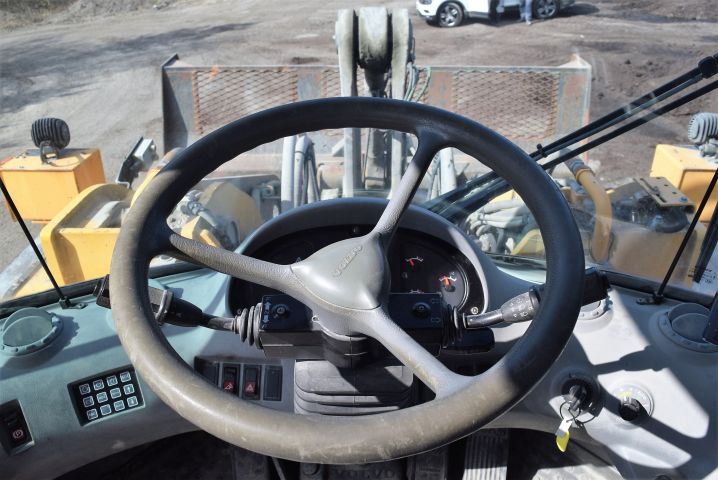 563334-41 Wheel loader Volvo L180E -05 incl. bucket