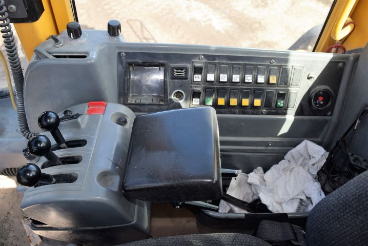 563334-42 Wheel loader Volvo L180E -05 incl. bucket