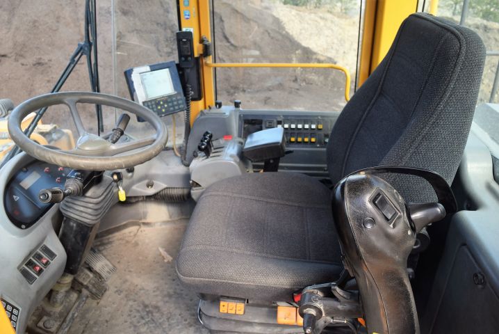 563334-51 Wheel loader Volvo L180E -05 incl. bucket