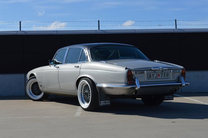 554897-3 Jaguar XJ LWB 4.2 XK6 186hk -77 "6200mil"