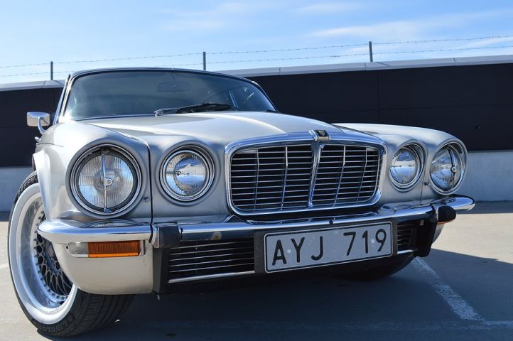 554897-7 Jaguar XJ LWB 4.2 XK6 186hk -77 "6200mil"