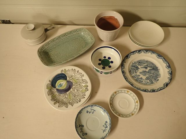 466841-1 Older tube beach porcelain 15 parts.