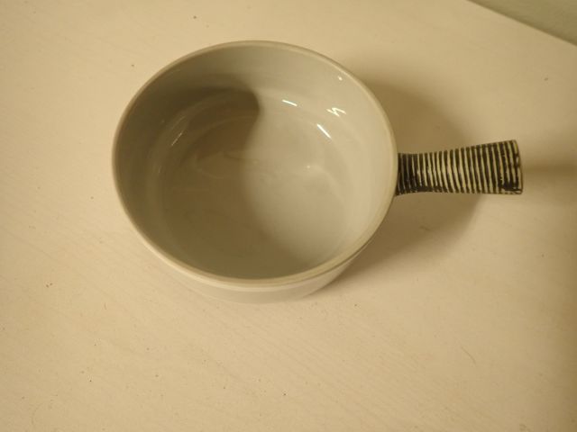 466841-3 Older tube beach porcelain 15 parts.