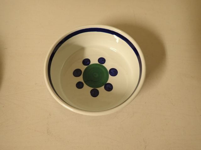 466841-10 Older tube beach porcelain 15 parts.