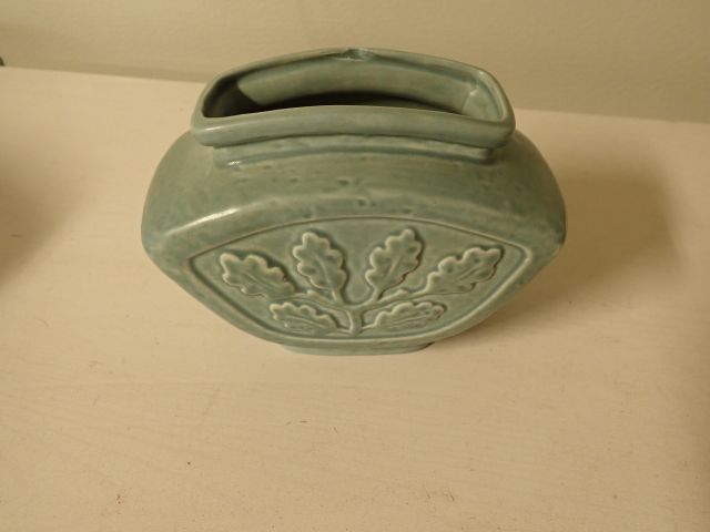 466841-12 Older tube beach porcelain 15 parts.