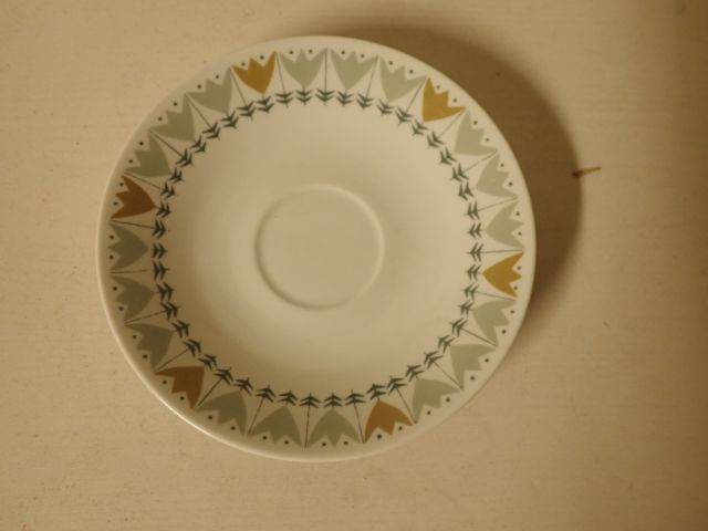 466841-16 Older tube beach porcelain 15 parts.