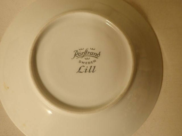 466841-17 Older tube beach porcelain 15 parts.