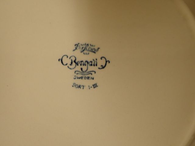 466841-19 Older tube beach porcelain 15 parts.