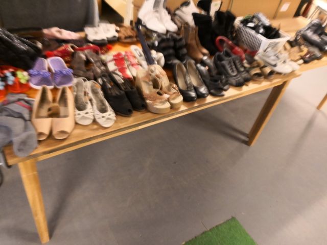 566007-13 Curio shop