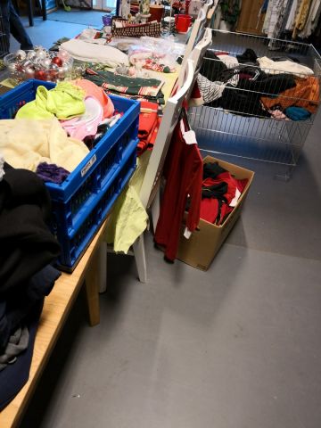 566007-19 Curio shop