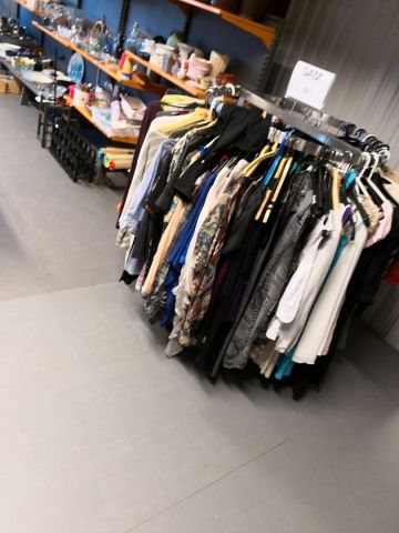 566007-20 Curio shop