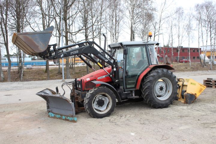 565653-1 Traktor Massey Ferguson 4225 -1997 med frontlastare, vikplog, sandspridare