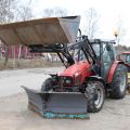 565653-2 Traktor Massey Ferguson 4225 -1997 med frontlastare, vikplog, sandspridare