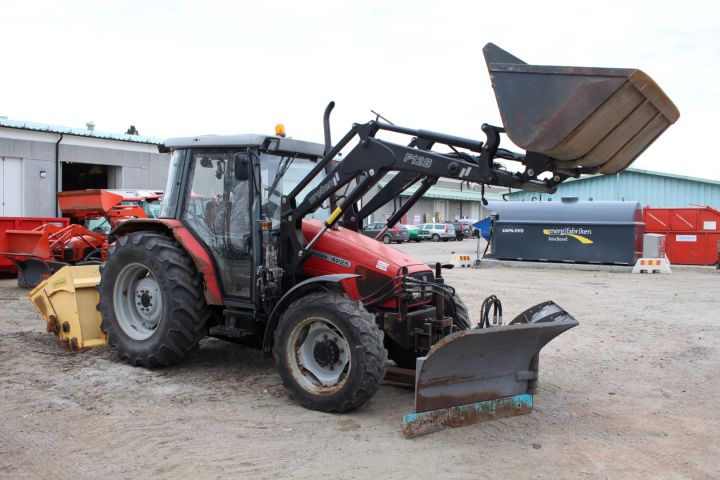 565653-4 Traktor Massey Ferguson 4225 -1997 med frontlastare, vikplog, sandspridare