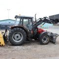 565653-5 Traktor Massey Ferguson 4225 -1997 med frontlastare, vikplog, sandspridare
