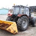 565653-6 Traktor Massey Ferguson 4225 -1997 med frontlastare, vikplog, sandspridare