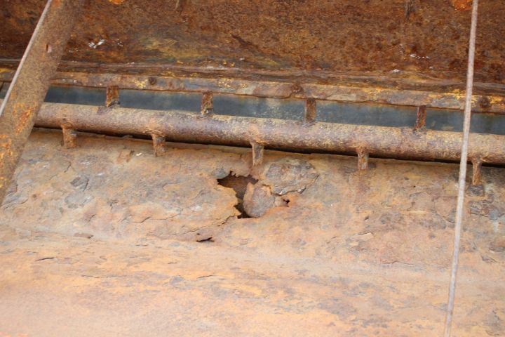 565653-8 Traktor Massey Ferguson 4225 -1997 med frontlastare, vikplog, sandspridare