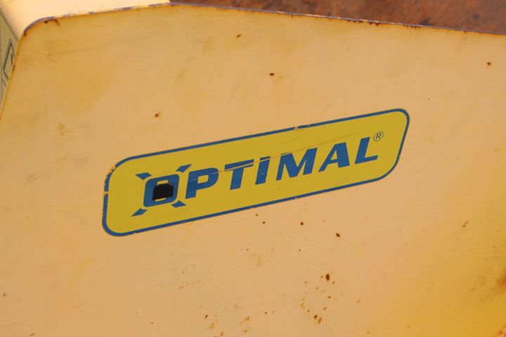 565653-9 Traktor Massey Ferguson 4225 -1997 med frontlastare, vikplog, sandspridare