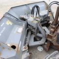 565653-17 Traktor Massey Ferguson 4225 -1997 med frontlastare, vikplog, sandspridare