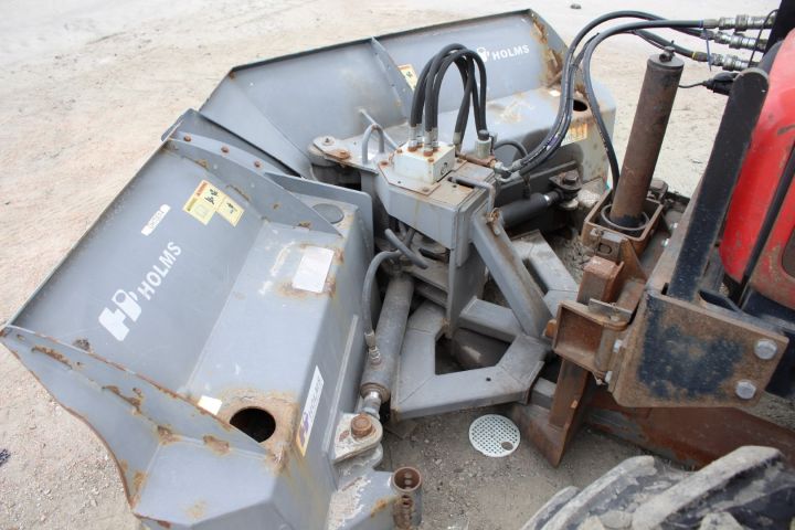 565653-17 Traktor Massey Ferguson 4225 -1997 med frontlastare, vikplog, sandspridare