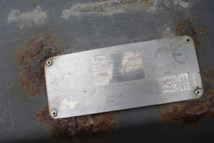 565653-18 Traktor Massey Ferguson 4225 -1997 med frontlastare, vikplog, sandspridare