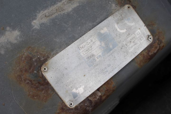 565653-19 Traktor Massey Ferguson 4225 -1997 med frontlastare, vikplog, sandspridare