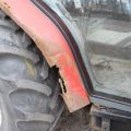 565653-23 Traktor Massey Ferguson 4225 -1997 med frontlastare, vikplog, sandspridare