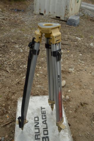 492943-2 Stand Topcon