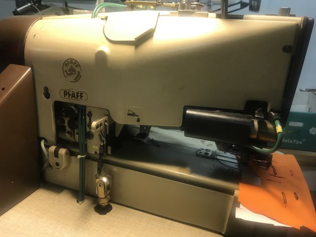 567852-4 Pfaff 901-3915-300/002 button hole machine