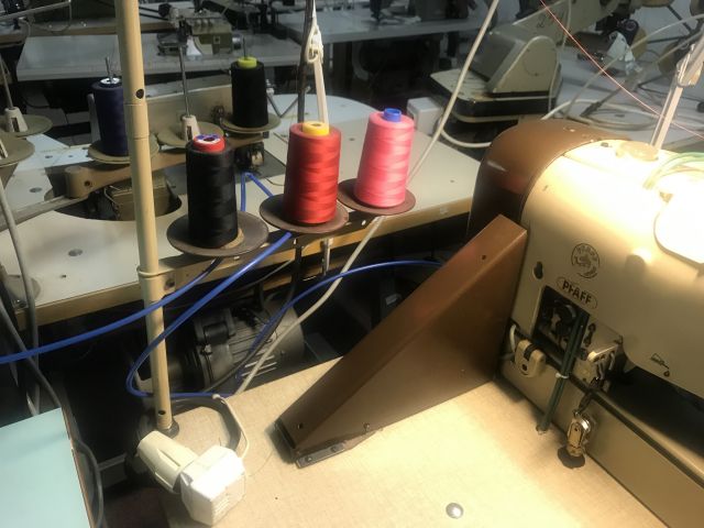 567852-5 Pfaff 901-3915-300/002 button hole machine