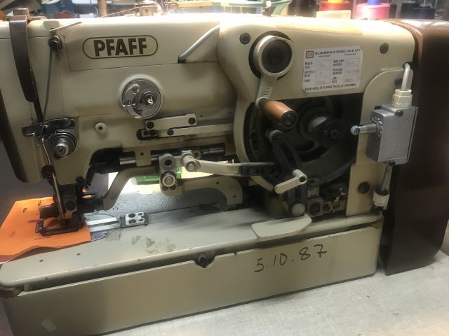 567852-1 Pfaff 901-3915-300/002 button hole machine
