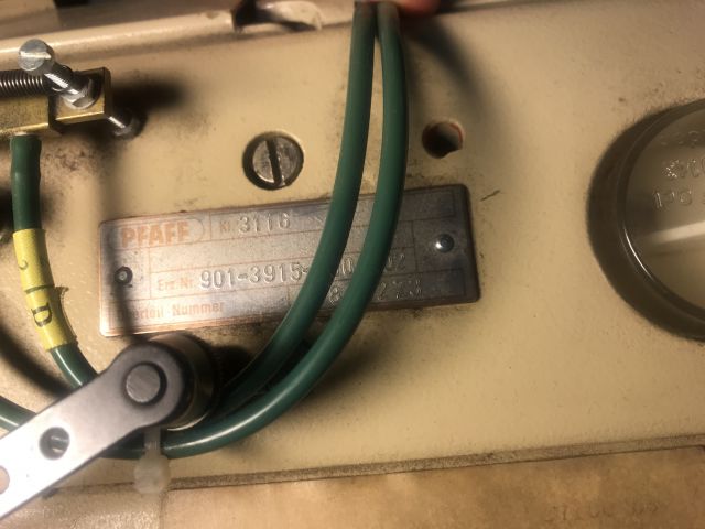 567852-10 Pfaff 901-3915-300/002 button hole machine