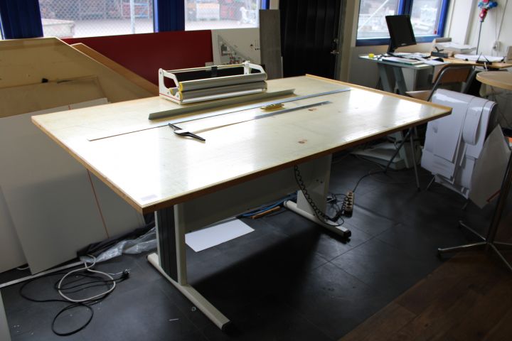 Cutting table, height-adjustable with rulers and roll holders - PS ...