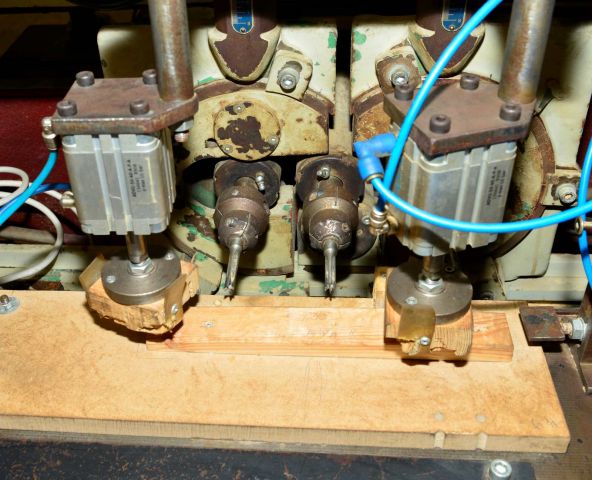 568350-6 Double sided oscillating mortiser with two benches