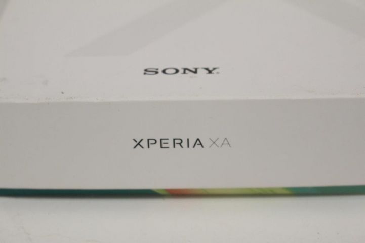 437377-9 2 mobile phones Sony Xperia
