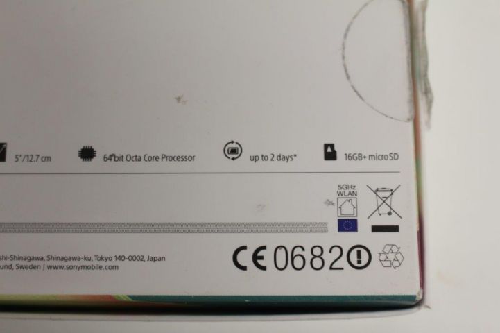 437377-12 2 mobile phones Sony Xperia