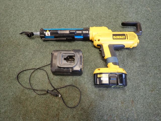 549077-2 Silicone sprayer DeWalt DC547