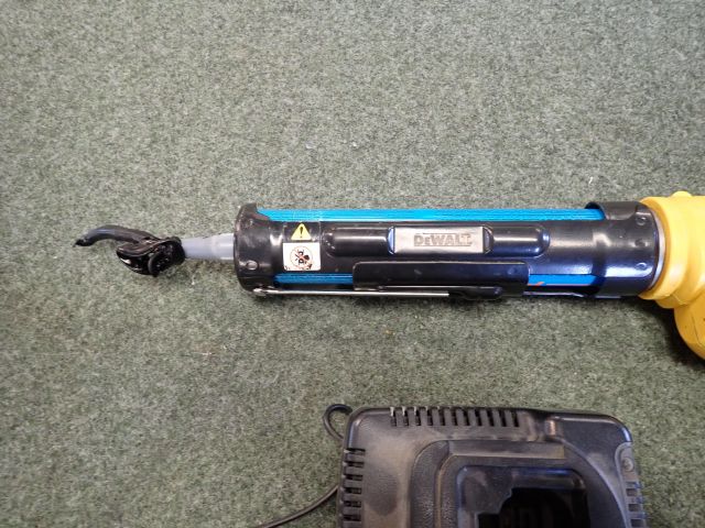 549077-4 Silicone sprayer DeWalt DC547