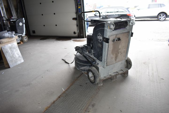 569216-7 Radio controlled concrete grinder HTC 950 RX -06