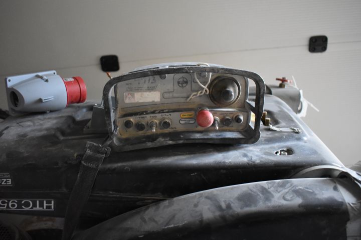 569216-17 Radio controlled concrete grinder HTC 950 RX -06