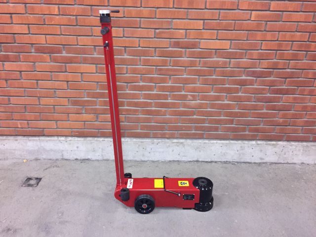 569324-5 Red Tool - Pneumatic Jack 50 Ton & 2 pcs Jack stands 15 Ton - New