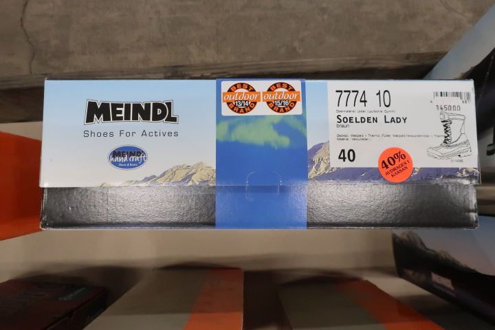 568816-3 Range of outdoor shoes (Meindl, Mad Rock and others)