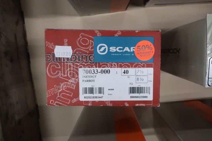 568816-4 Range of outdoor shoes (Meindl, Mad Rock and others)