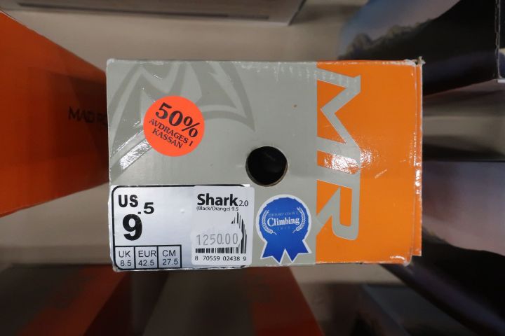 568816-6 Range of outdoor shoes (Meindl, Mad Rock and others)