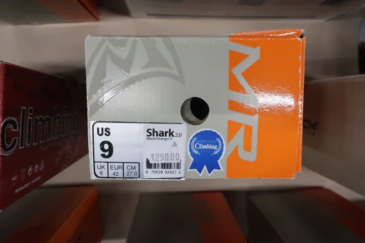 568816-5 Range of outdoor shoes (Meindl, Mad Rock and others)