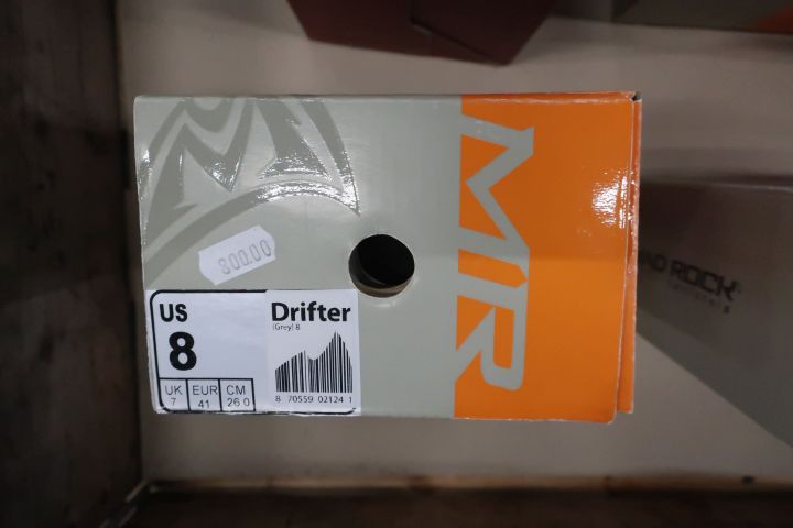 568816-7 Range of outdoor shoes (Meindl, Mad Rock and others)