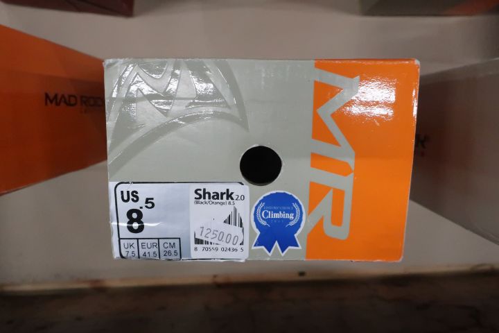 568816-8 Range of outdoor shoes (Meindl, Mad Rock and others)