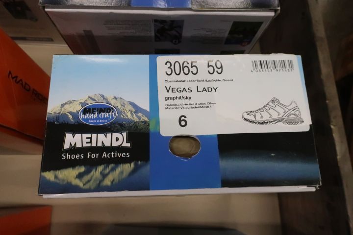 568816-11 Range of outdoor shoes (Meindl, Mad Rock and others)