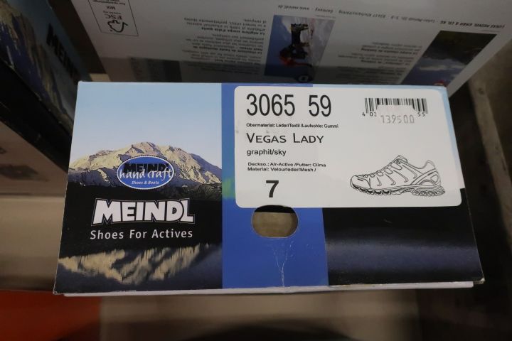 568816-12 Range of outdoor shoes (Meindl, Mad Rock and others)